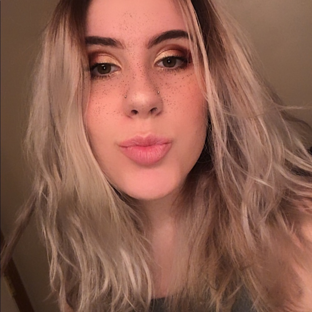 Meet your Posher, Corinne